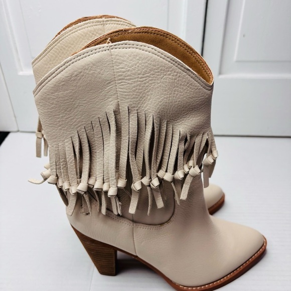 New ZODIAC Beige Leather Donna Fringe Boots Size 7.5 - Picture 3 of 12
